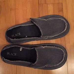 Boys The Children Place Boat Shoes Size 5